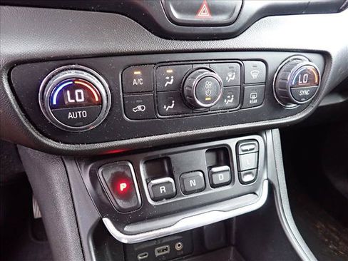Used 2020 GMC Terrain SLT w/ Preferred Package AWD/4WD image 12