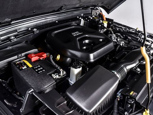 Used 2023 Jeep Wrangler Unlimited w/ Sun & Screen Package AWD/4WD image 13