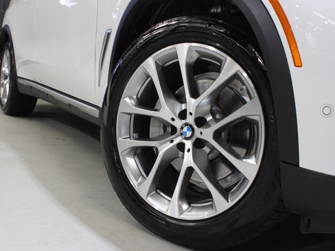 Used 2022 BMW X5 xDrive40i w/ Executive Package image 18