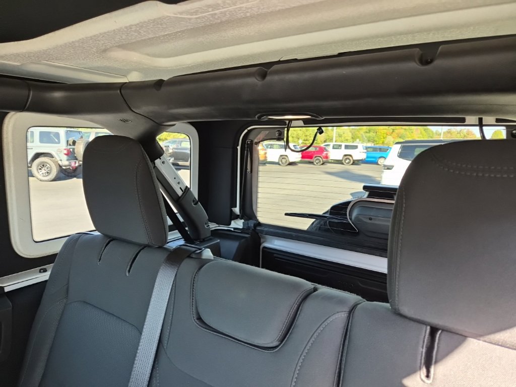 Used 2020 Jeep Wrangler Unlimited Sahara w/ Cold Weather Group AWD/4WD image 16