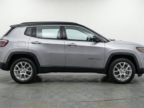 Used 2025 Jeep Compass Limited AWD/4WD image 11
