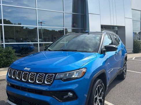 Used 2024 Jeep Compass Limited AWD/4WD image 2