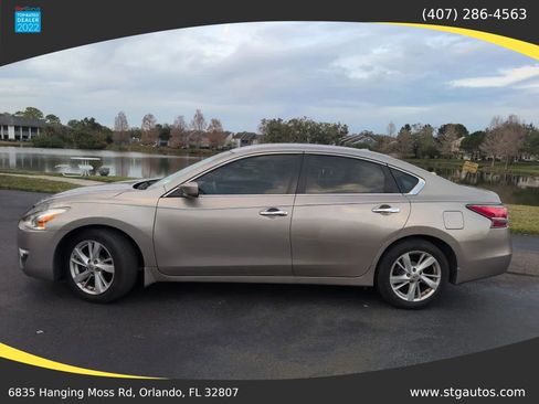 Used 2014 Nissan Altima 2.5 SV image 2