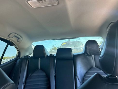 Used 2018 Toyota Camry SE FWD image 11
