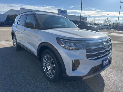 New 2026 Ford Explorer Active w/ Active Comfort Package image 3