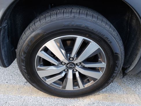 Used 2023 Nissan Pathfinder SL w/ Lighting Package (N92) image 11