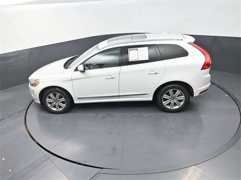 Used 2016 Volvo XC60 T5 Premier image 12