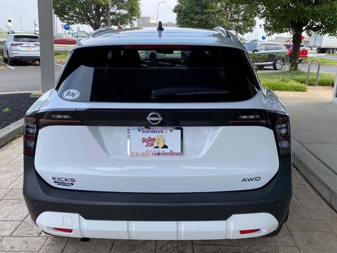 Used 2026 Nissan Kicks SV w/ SV Premium Package AWD/4WD image 6