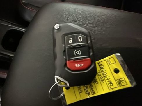 Used 2022 Jeep Wrangler Unlimited Rubicon w/ Steel Bumper Group AWD/4WD image 18