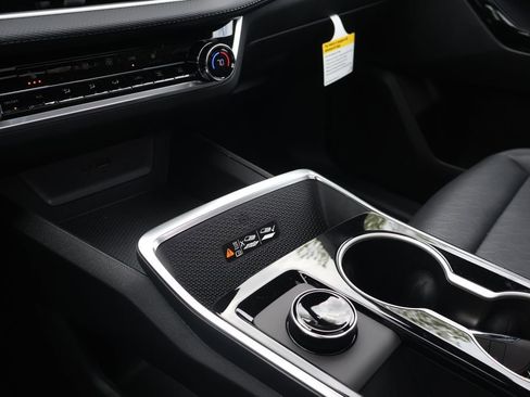 New 2026 Chevrolet Equinox LT w/ Convenience Package II FWD image 35