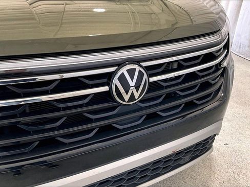 Used 2024 Volkswagen Atlas Peak Edition SE image 7