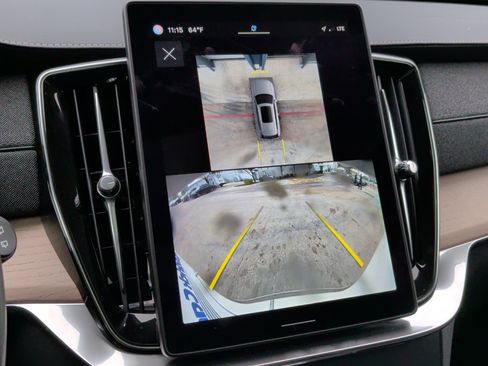 Used 2025 Volvo XC90 B6 Plus image 25