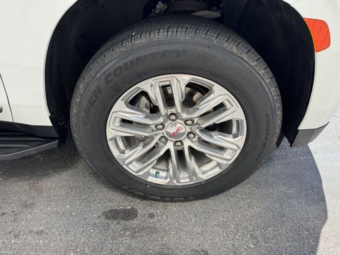 Used 2023 GMC Yukon SLT AWD/4WD image 37
