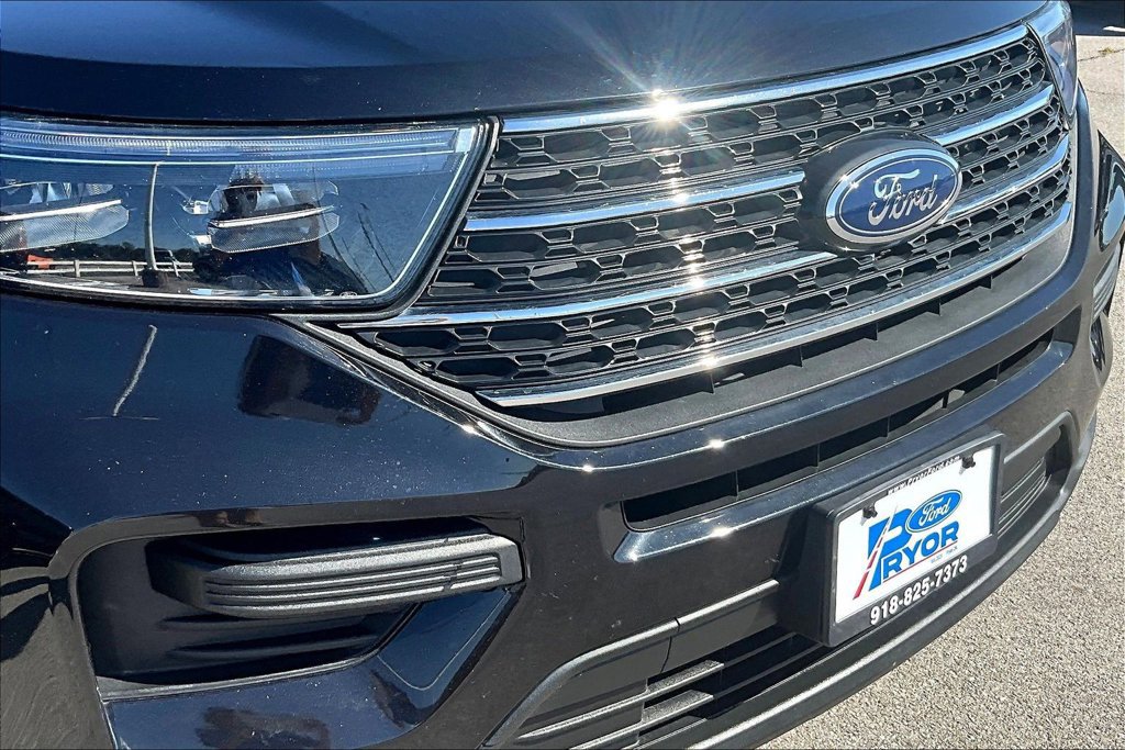 Used 2023 Ford Explorer XLT AWD/4WD image 30