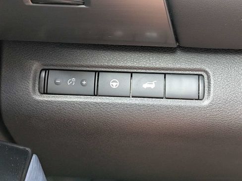 Used 2025 Nissan Pathfinder SL FWD image 30