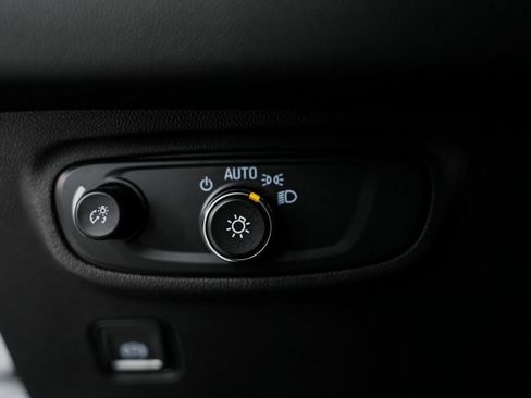 Used 2023 GMC Terrain SLE w/ Driver Convenience Package image 22