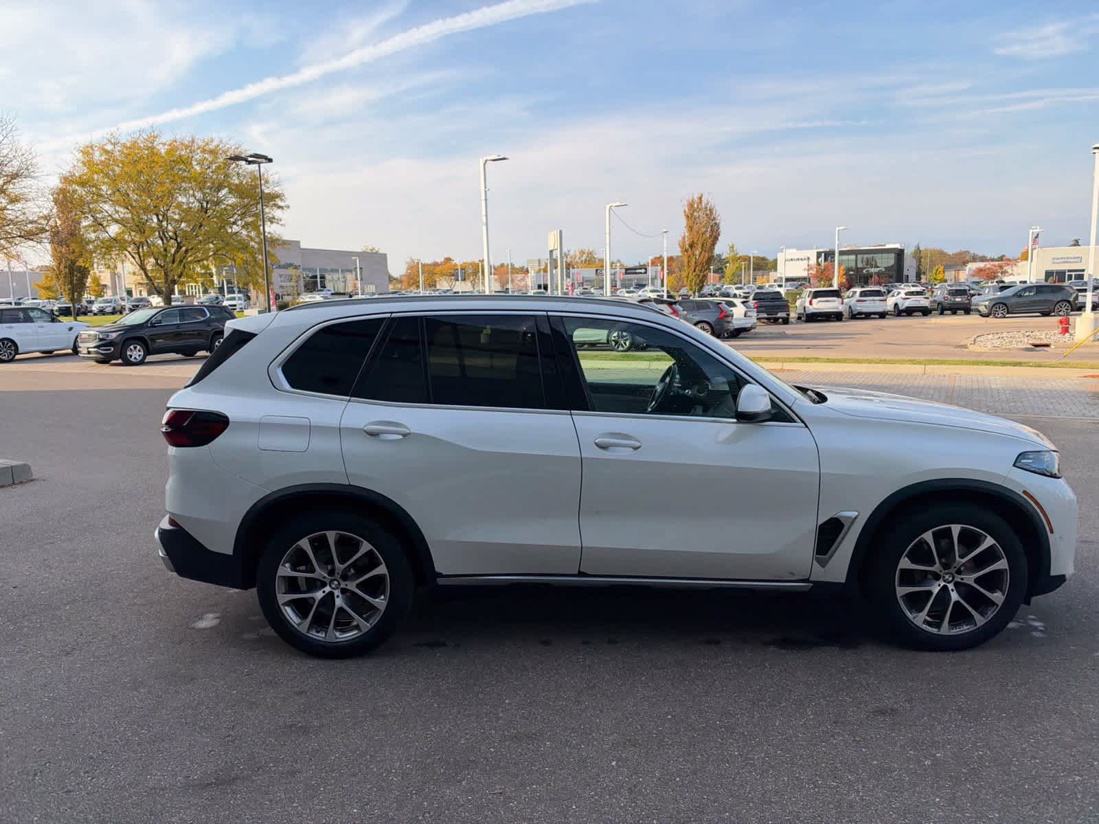 Used 2024 BMW X5 xDrive40i w/ Premium Package AWD/4WD image 6