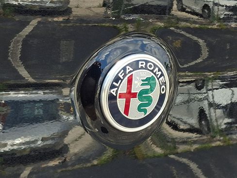 Used 2023 Alfa Romeo Stelvio Veloce AWD/4WD image 17
