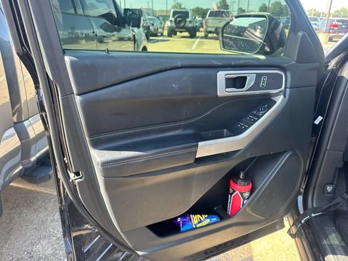 Used 2023 Ford Explorer XLT w/ Equipment Group 202A RWD image 12