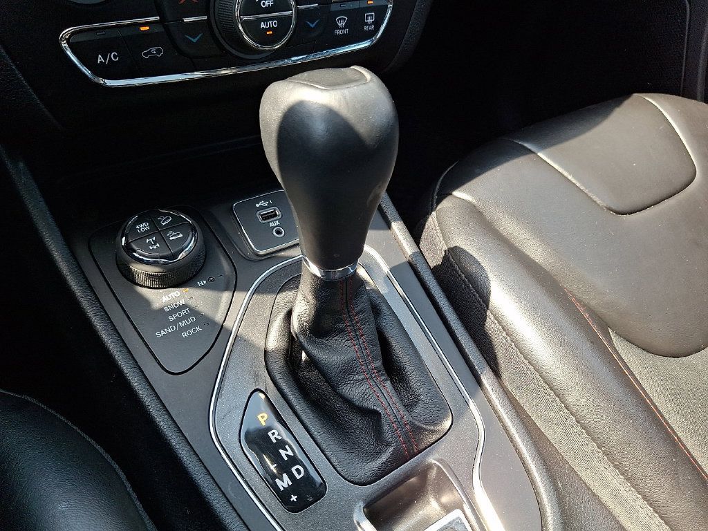 Used 2021 Jeep Cherokee Trailhawk w/ Sun, Sound & Nav Group AWD/4WD image 17