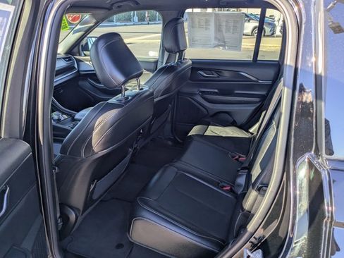 Used 2024 Jeep Grand Cherokee Altitude image 14