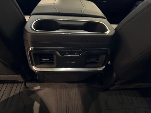 Used 2025 GMC Sierra 1500 SLT AWD/4WD image 21