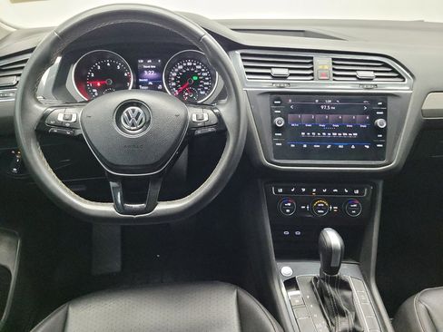 Used 2021 Volkswagen Tiguan SE w/ Panoramic Sunroof Package image 22
