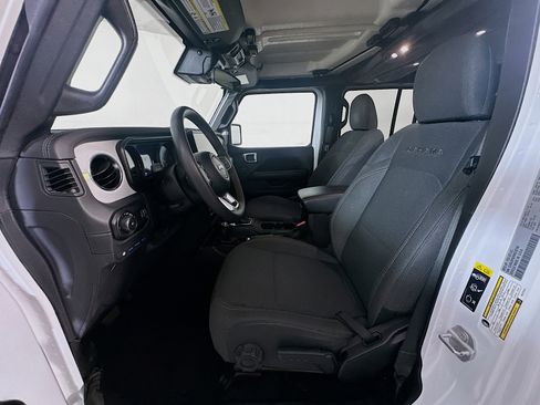 Used 2024 Jeep Wrangler Unlimited Sahara AWD/4WD image 13