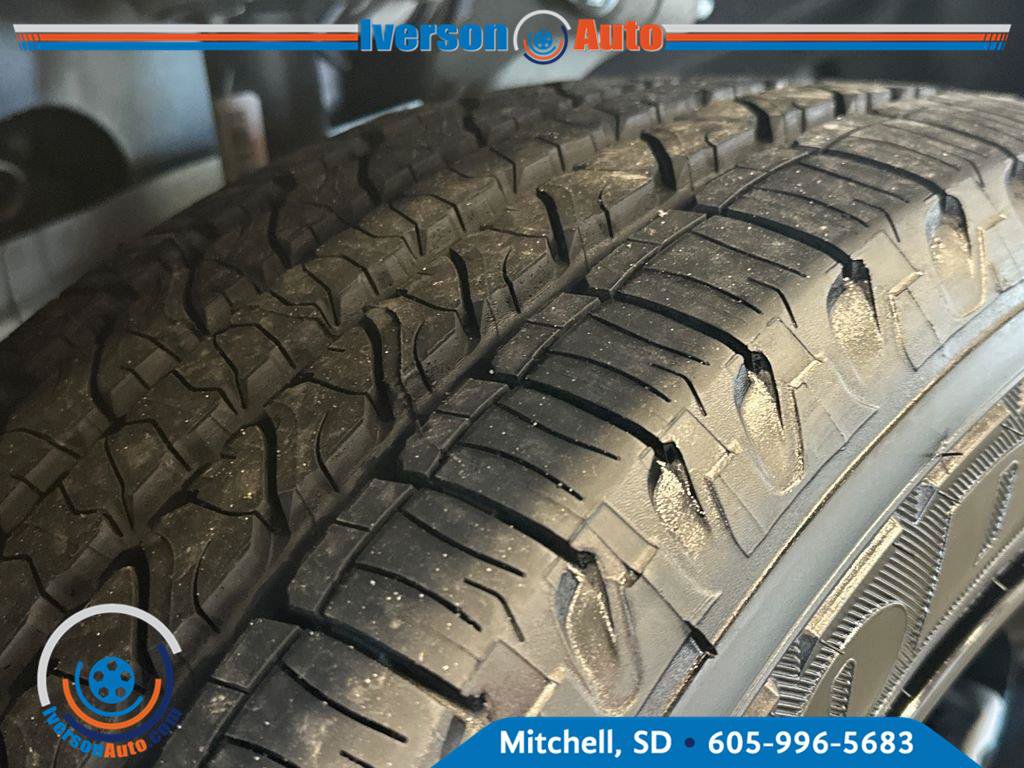 Used 2023 Jeep Grand Cherokee L Laredo AWD/4WD image 11