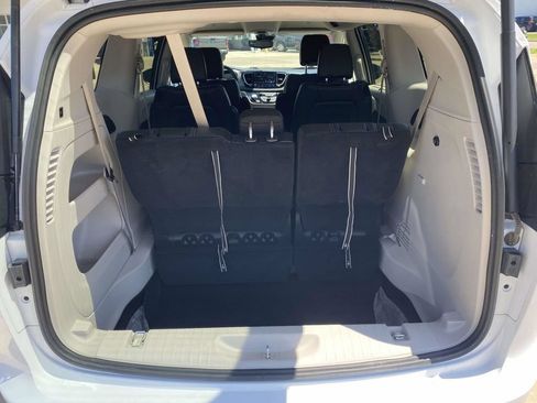 Used 2023 Chrysler Pacifica Touring-L FWD image 45