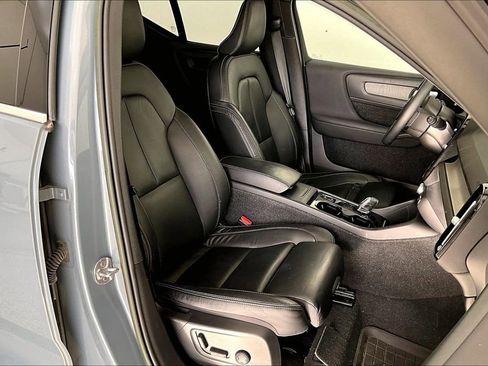 Used 2023 Volvo XC40 B4 Plus w/ Driver Assist Package image 11