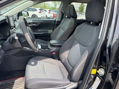 Used 2019 Toyota RAV4 XLE AWD/4WD image 14