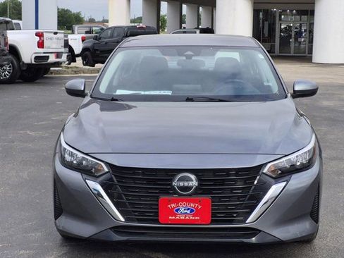 Used 2024 Nissan Sentra SV FWD image 2