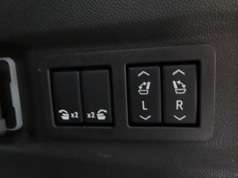 Used 2025 GMC Yukon Denali w/ Sun & Power Step Package AWD/4WD image 38