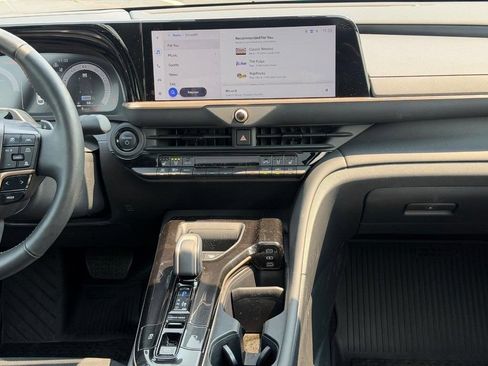 Certified 2025 Toyota Crown Platinum AWD/4WD image 15