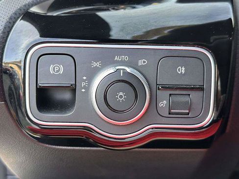 Used 2025 Mercedes-Benz CLA 250 4MATIC image 17