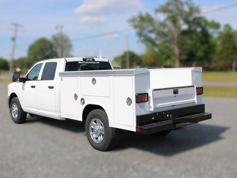 Used 2023 RAM 2500 Tradesman w/ Chrome Appearance Group AWD/4WD image 3