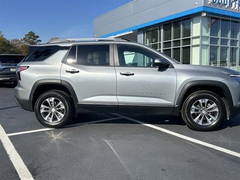 Used 2025 Chevrolet Equinox LT w/ Convenience Package II image 4