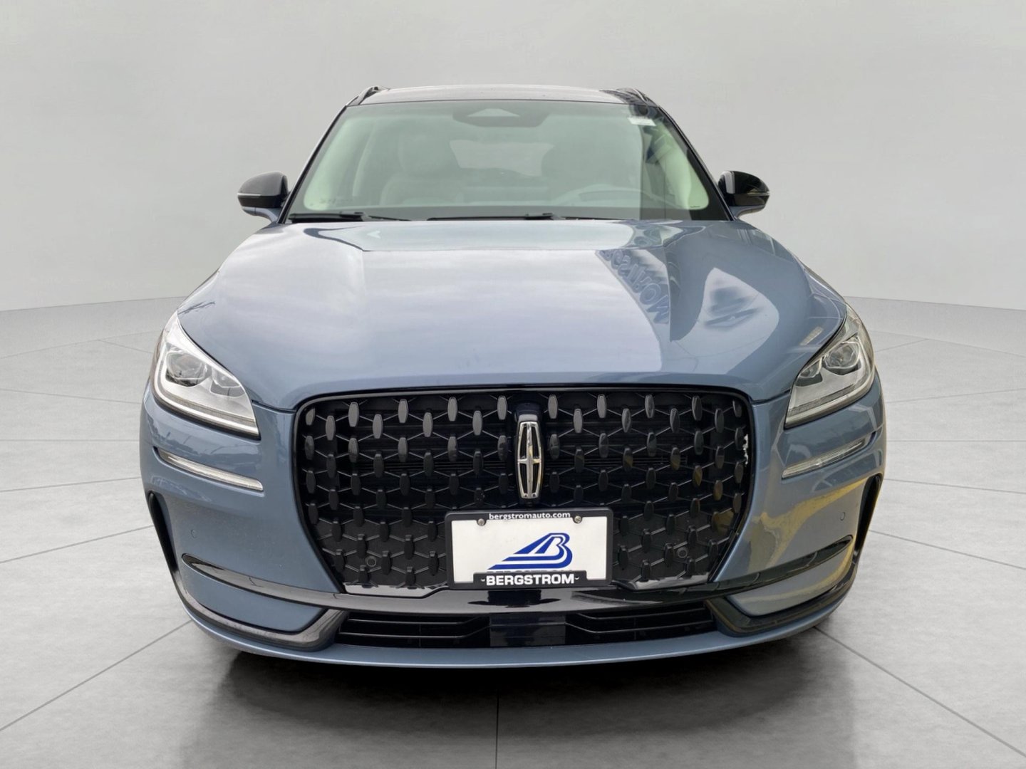 Used 2023 Lincoln Corsair Reserve AWD/4WD image 3