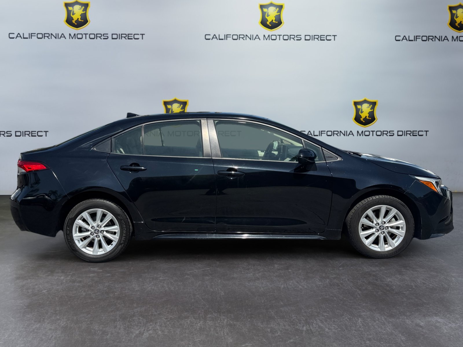 Used 2023 Toyota Corolla LE w/ LE Convenience Package FWD image 6