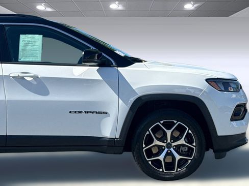 Used 2025 Jeep Compass Limited AWD/4WD image 34
