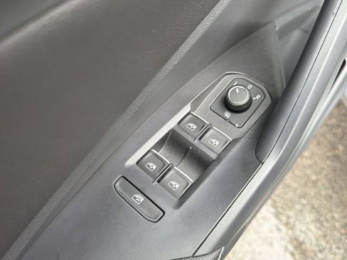 Used 2023 Volkswagen Jetta SE w/ Panoramic Sunroof Package image 22