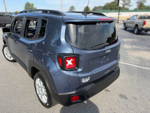 Used 2022 Jeep Renegade Latitude AWD/4WD image 19