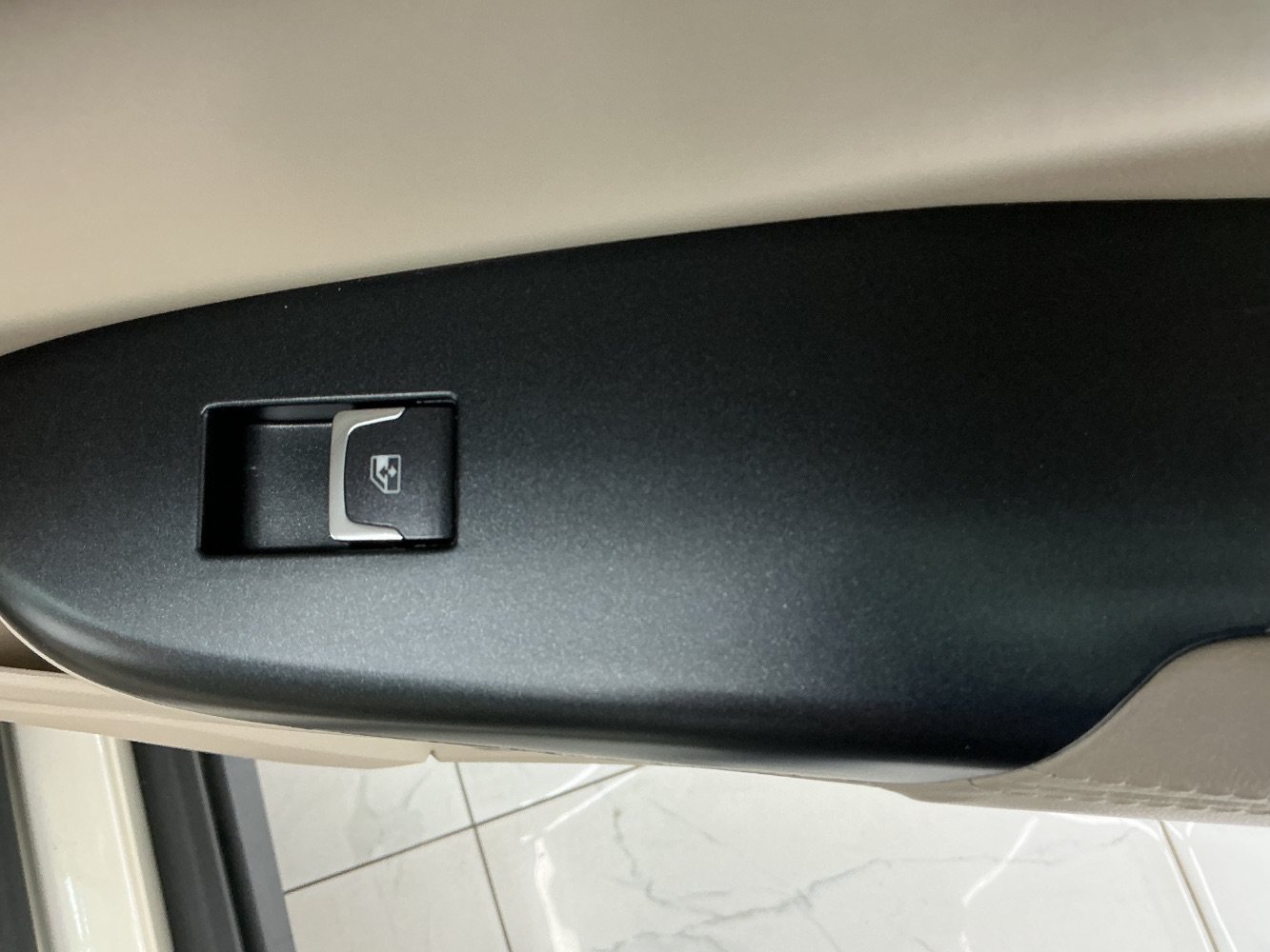 Used 2014 Cadillac SRX Luxury w/ Driver Awareness Package FWD image 40