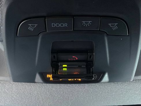 Used 2025 Toyota Corolla Cross LE FWD image 18