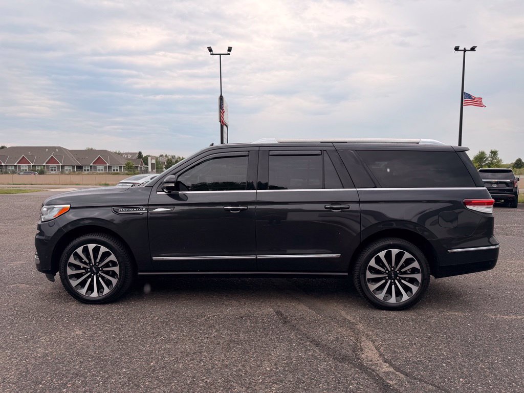 Used 2022 Lincoln Navigator L Reserve AWD/4WD image 9