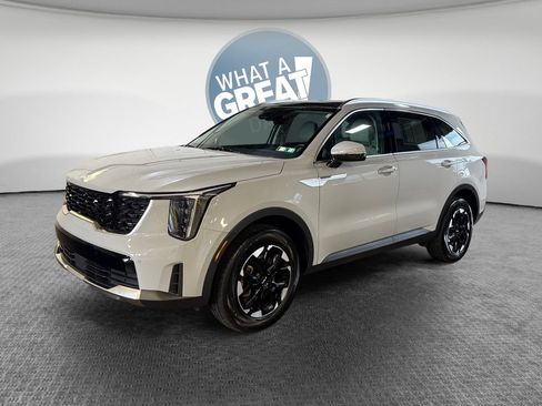 Certified 2024 Kia Sorento S w/ Panoramic Sunroof Package AWD/4WD image 8