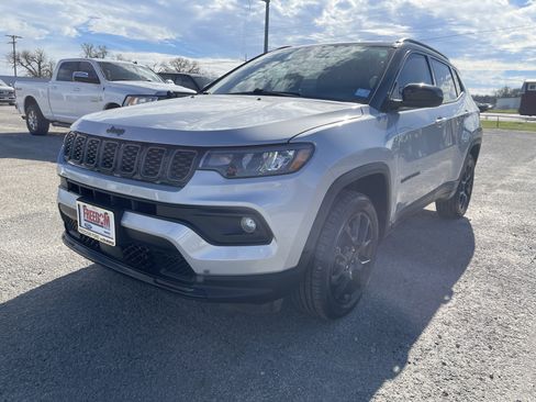 Used 2024 Jeep Compass Latitude w/ Altitude Special Edition image 8