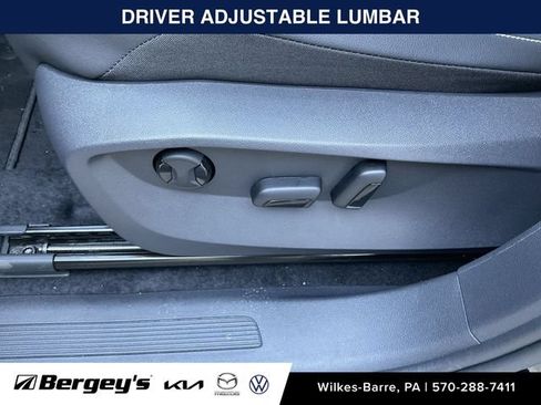 Certified 2023 Volkswagen Tiguan SE w/ Panoramic Sunroof Package AWD/4WD image 5