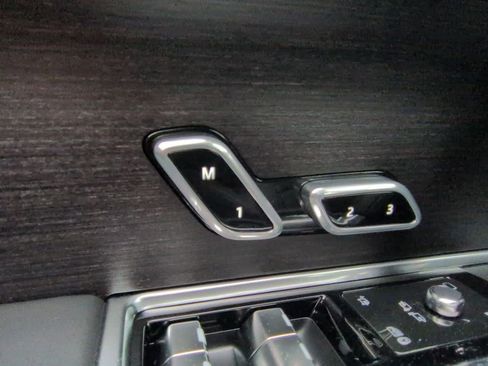 New 2026 Land Rover Range Rover SE image 17